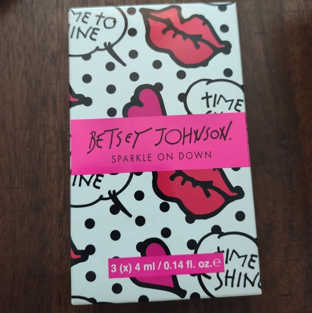 NWT Betsey Johnson Sparkle on Down lip gloss